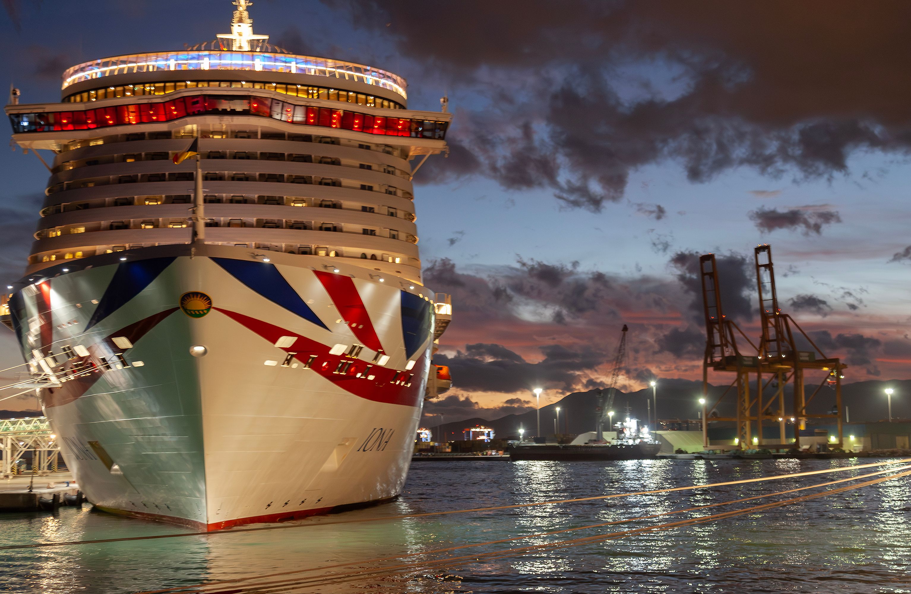 P&o arvia at night