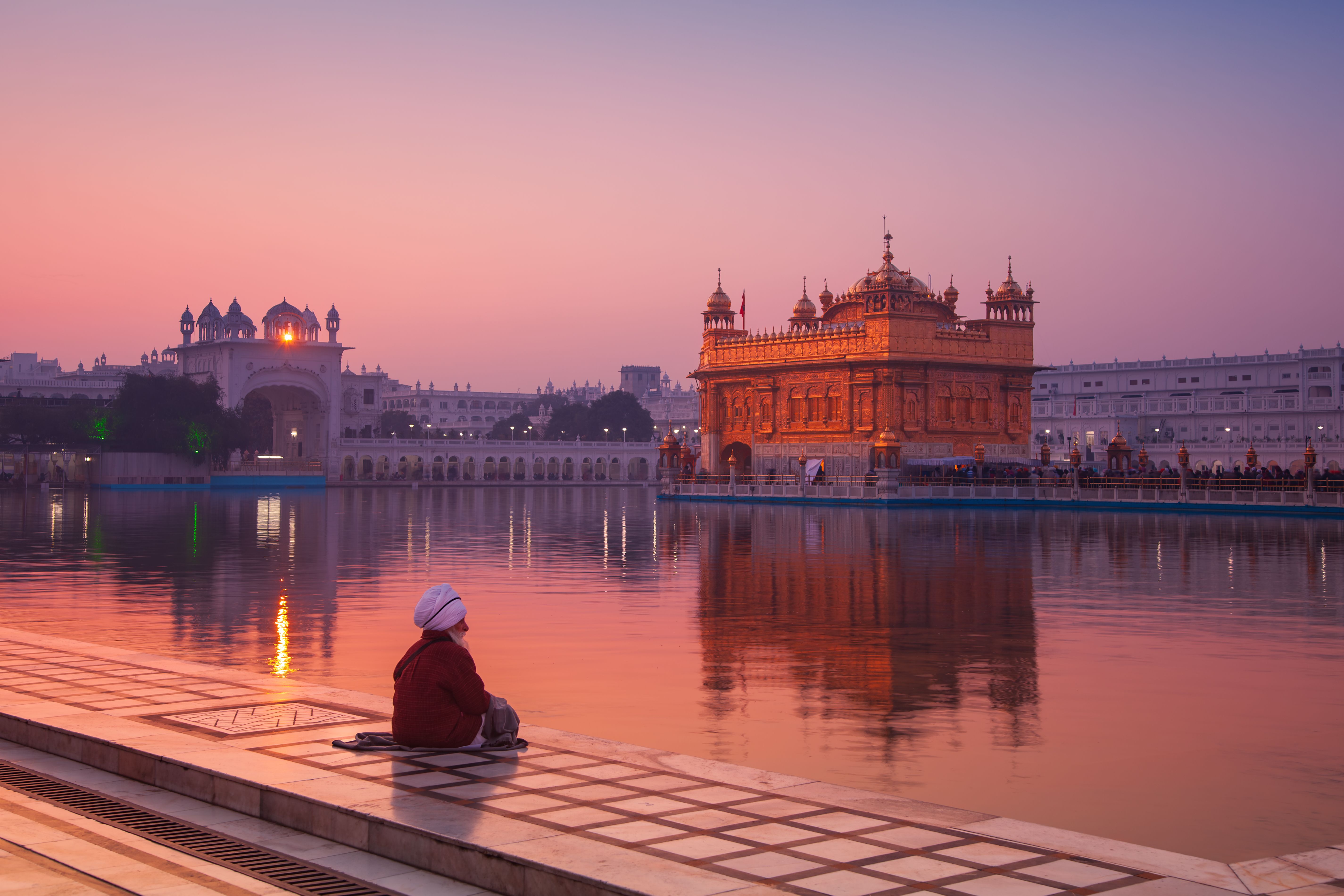 a-as-india-punjab-amritsar-golden-temple-142737748-g-rf.jpg