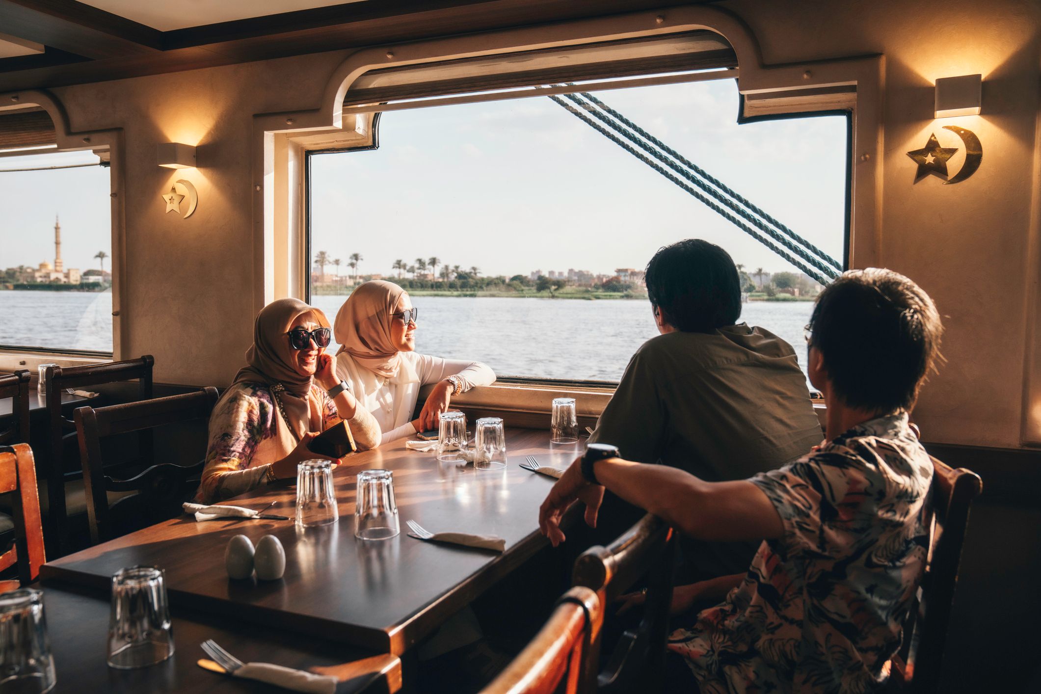 river cruise restaurant