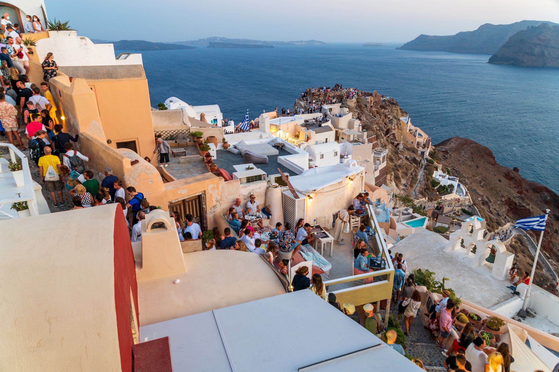 santorini crowds